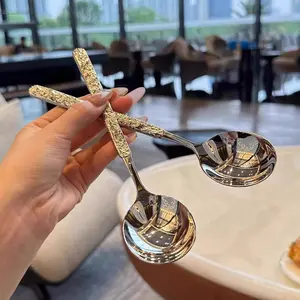 Premium thickened 304, Stainless steel stone-pattern round spoon, long-handled ice-crack pattern spoon, soup spoon, mirror polished, restaurant serving spoon, suitable for weddings, birthdays, holidays, housewarmings