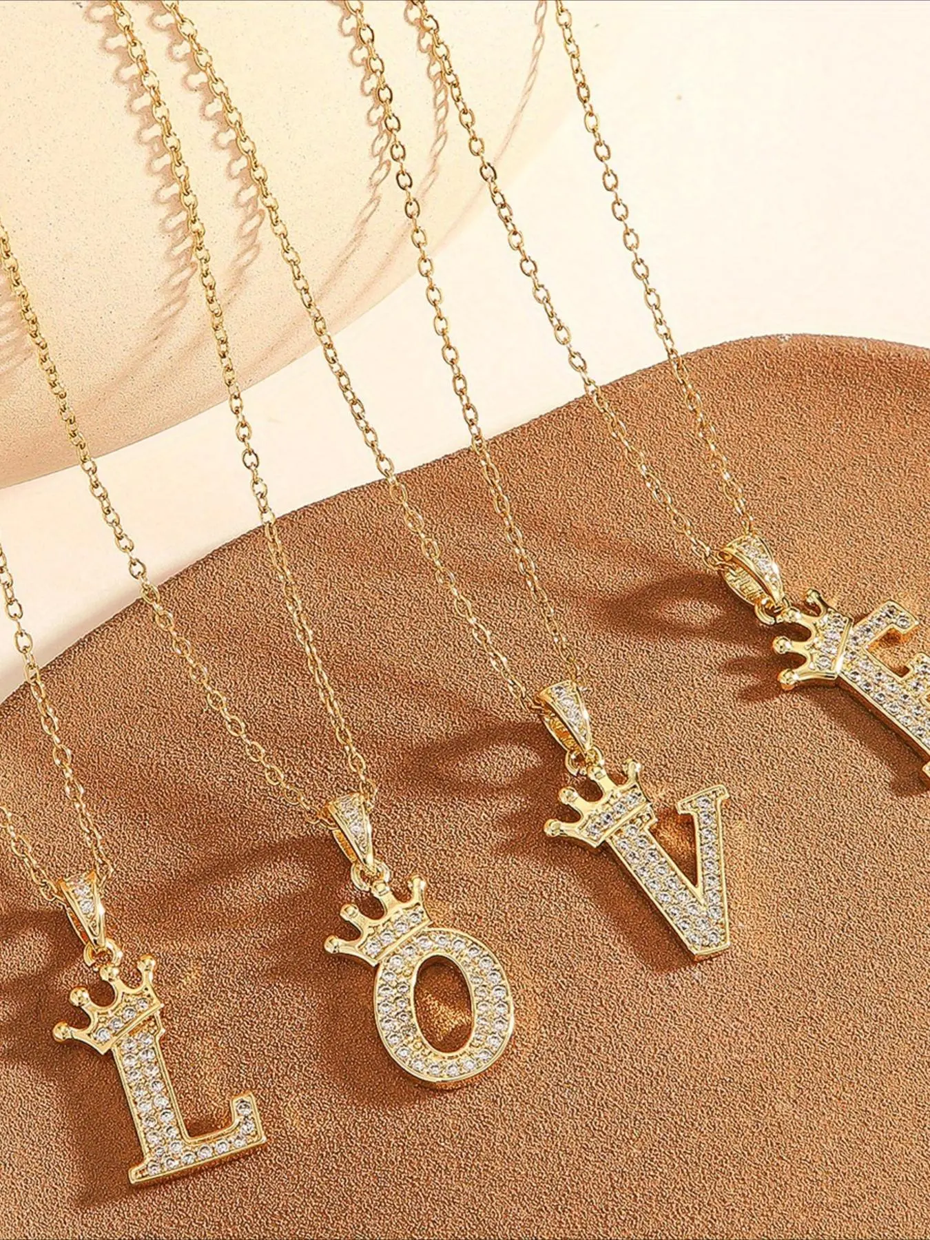 Crown Letter Design Pendant Necklace, Fashion Accessory Necklace, Fashion Jewelry for Party, Daily Clothing Decor, Trendy All-match & Exquisite Jewelry for Birthday Gift