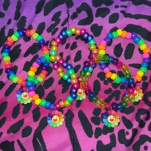 LUVSCENE - SINGLE LINK BRACELET - RAINBOW - GLITTER - GLOSSY - METALLIC - NEON - PONY BEADS - FLOWER - CHARM - HANDMADE - ORIGINAL - JEWLERY - ACCESSORIES