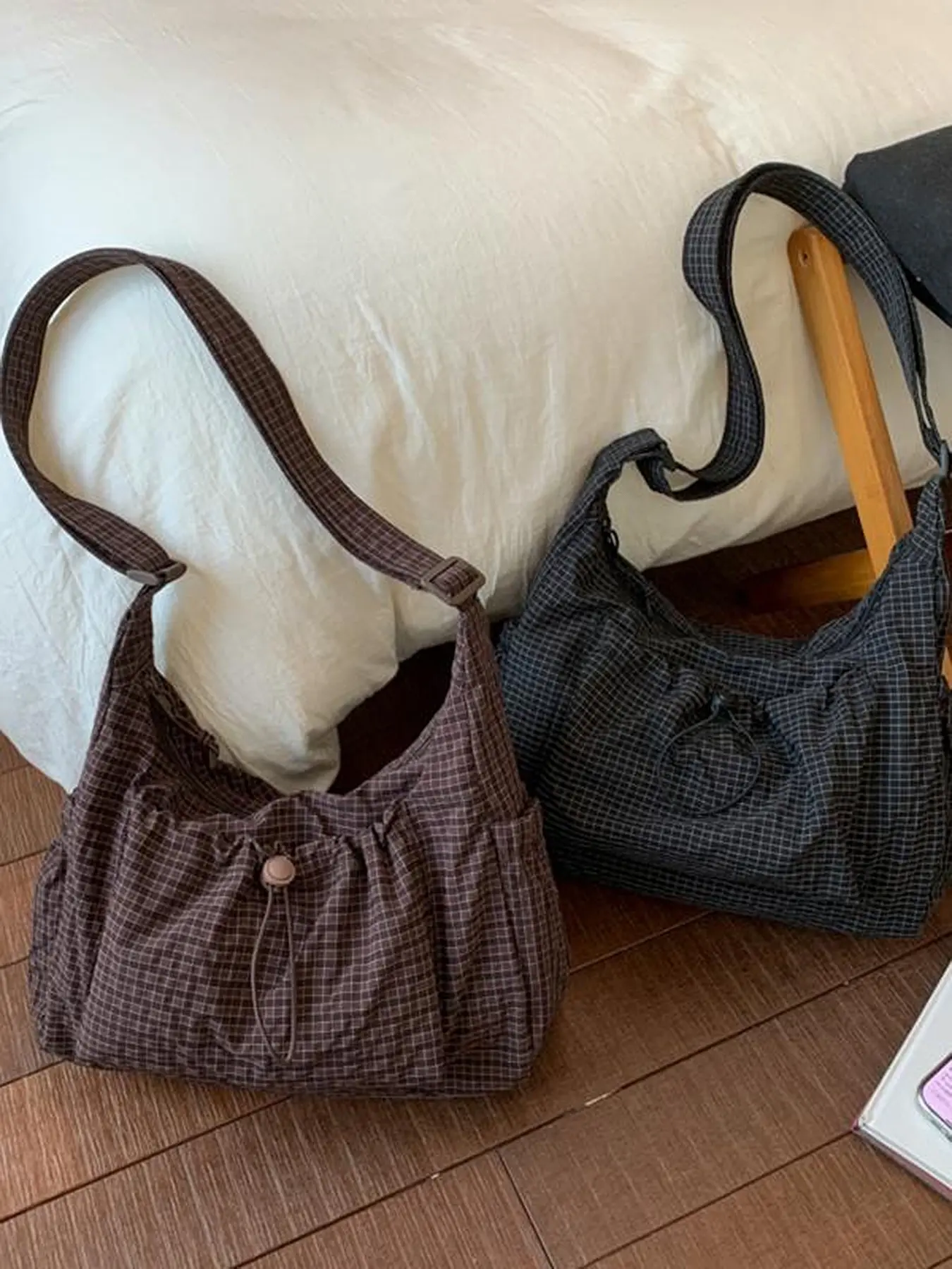 Fashionable and Lightweight Ruched Shoulder Crossbody Bag, Stylish Crossbody, Crossbody Purse, Casual and Versatile Plaid Handbag, Trendy and Textured Commuter Bag, Hobo Bag, Suitable for Daily Outfits, Commuting and Other Scenarios, Casual Bags