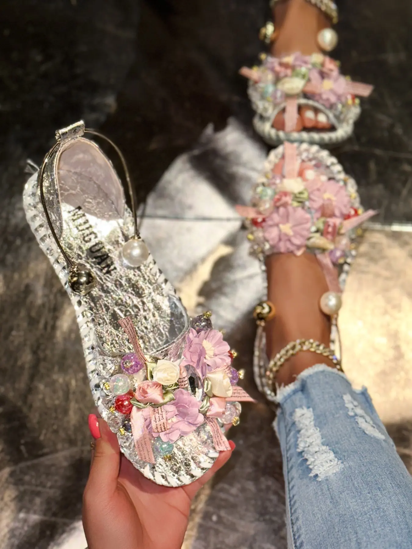 Elegant Rhinestone Flower Sandals for Women, Soft Sole Anti-Slip Summer Outdoor Shoes, Pearl Buckle Cracked Bottom, Fairy Style Open-Toe, Decor