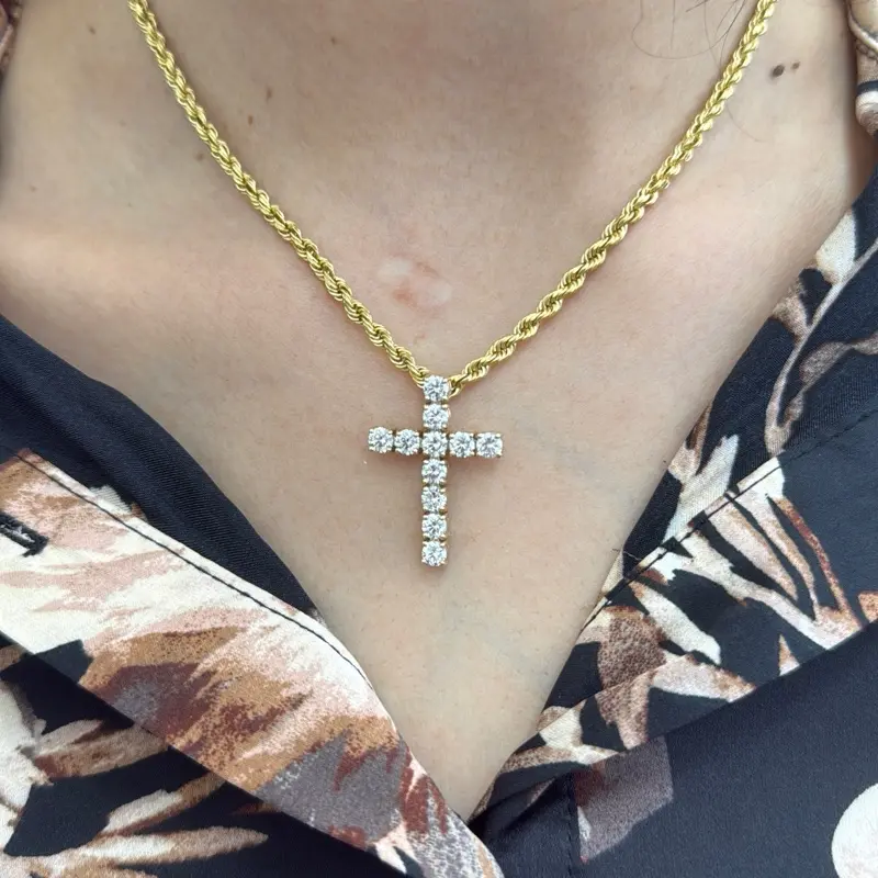 Cross pedant (chain not included)