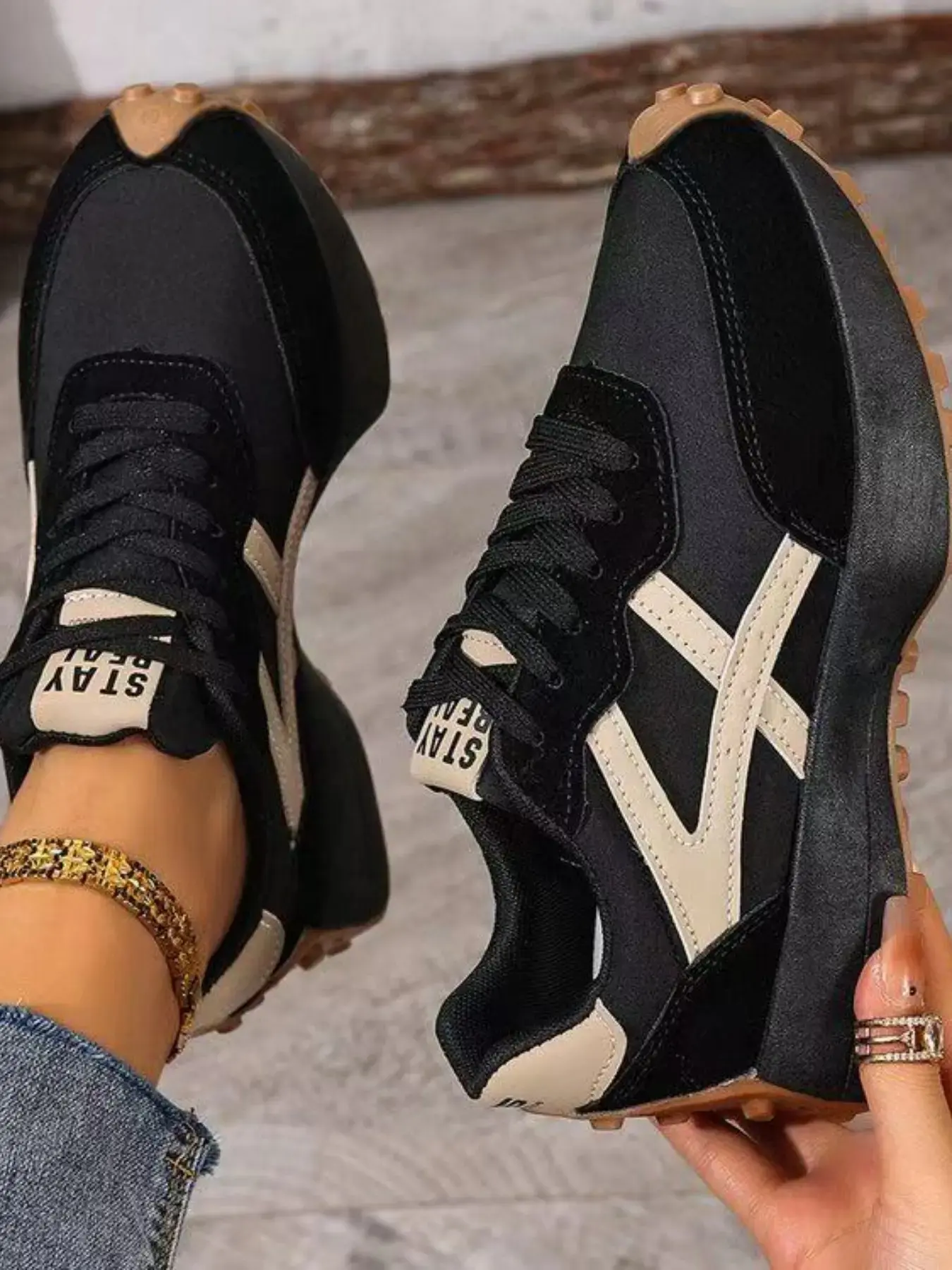 Women's new plus-size fashion pointed-toe lace-up thick-soled non-slip casual sneakers, suitable for daily wear, simple, comfortable, lightweight, suitable for commuting, multi-functional casual sports shoes, Lowtop Casual Sneaker