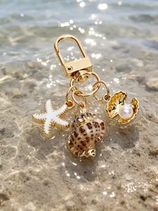 1pc Asymmetrical Shell, Starfish, And Conch Decorative Keychain, Cute Keychains, Nautical Keychain, Bag Charm For Girls, Vacation Style Accent Piece, Commuter Decoration, Oceanic Elements, Nautical Theme