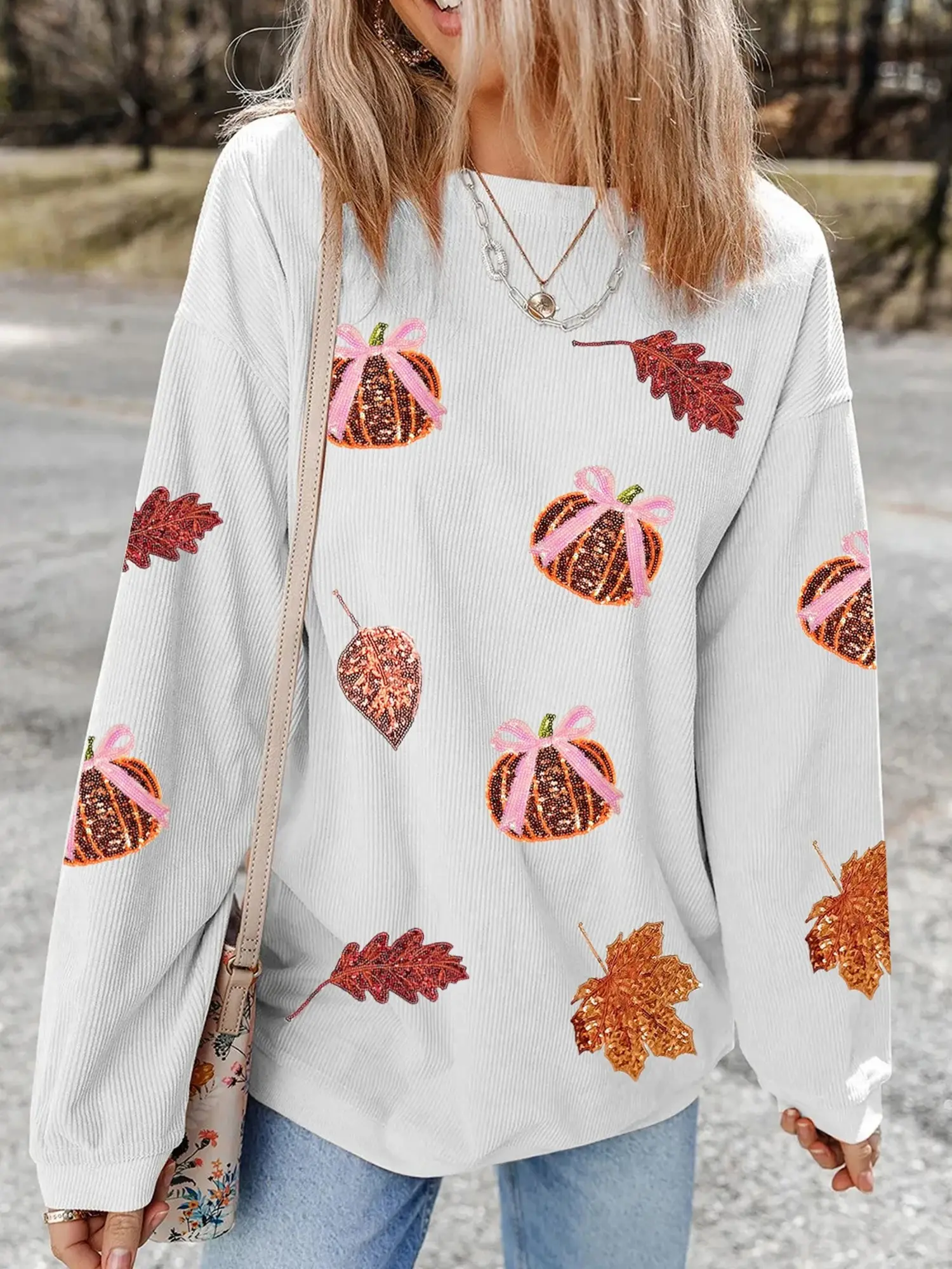 Women's Fall Pumpkin Leaf Embroidered Long Sleeve Sweatshirt, Cozy Casual Crewneck Pullover Top for Autumn Outings, Weekend Coffee Dates & Everyday Streetwear