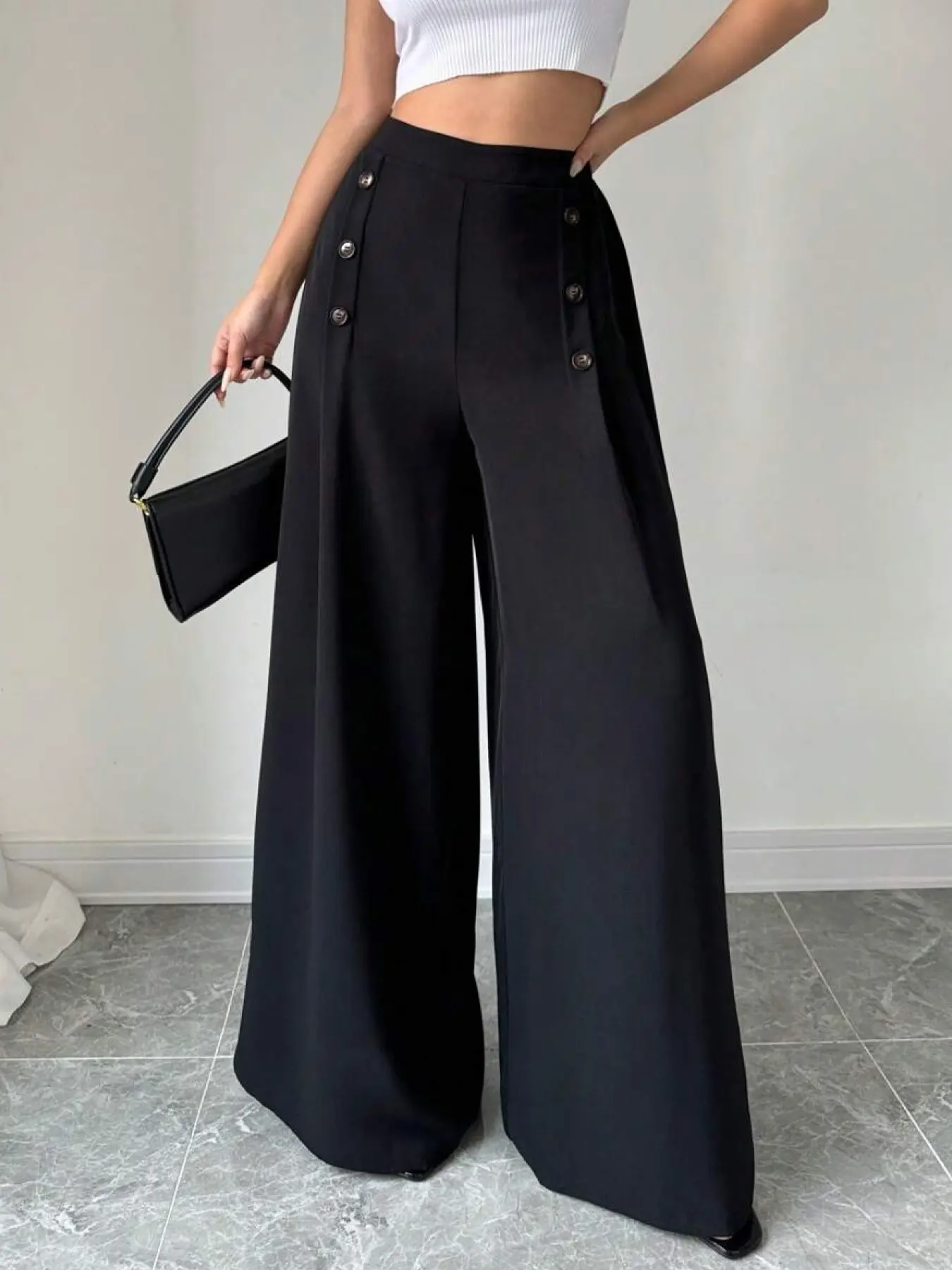 These are women's high-waisted wide-leg pants with button detailing. They feature a high-waisted design, combining a vintage and modern style, which flatters the legs and creates a casual yet stylish look. Casual Chic Bottoms Casual Loose Pants