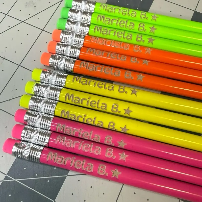 Personalized 12 Lápices de Madera Grabados - Wooden Pencils with Custom Names for Students - Effortless Writing & Reliable Labels - Perfect for Back to School