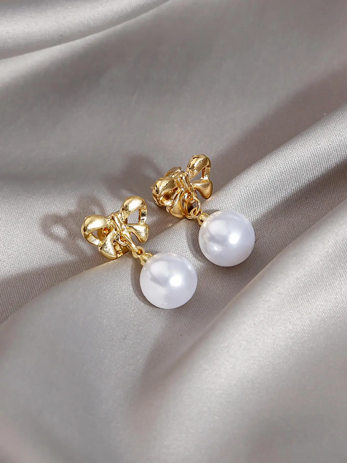1 Pair Fashion Elegant Alloy Bow Decorated Faux Pearl Dangle Earrings, Holiday Birthday Gifts for Women Girls