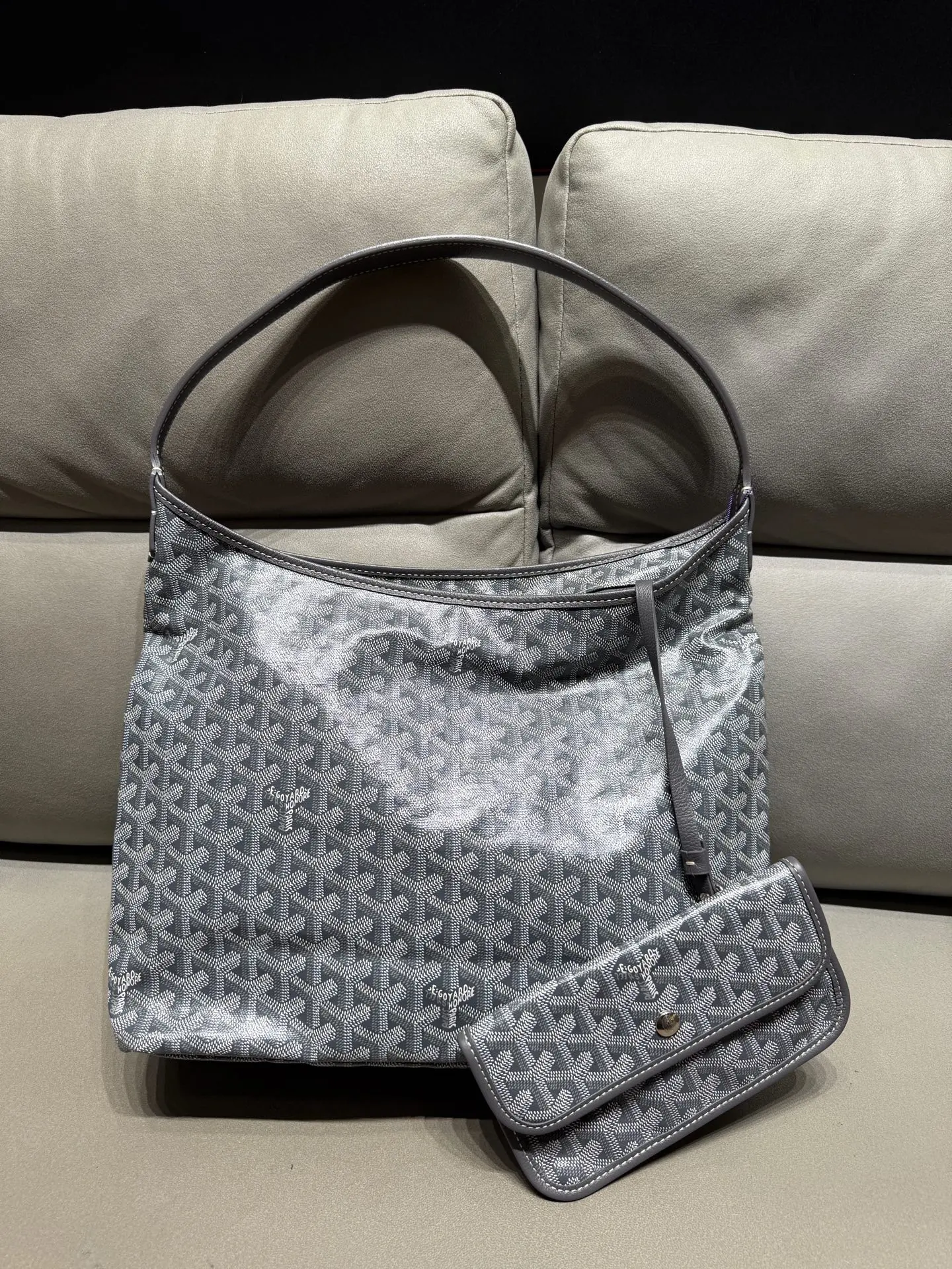 Pre-owned Goyard 2024 Leather Hobo Shoulder Bag (Pre Loved Luggage & Bags Collection)