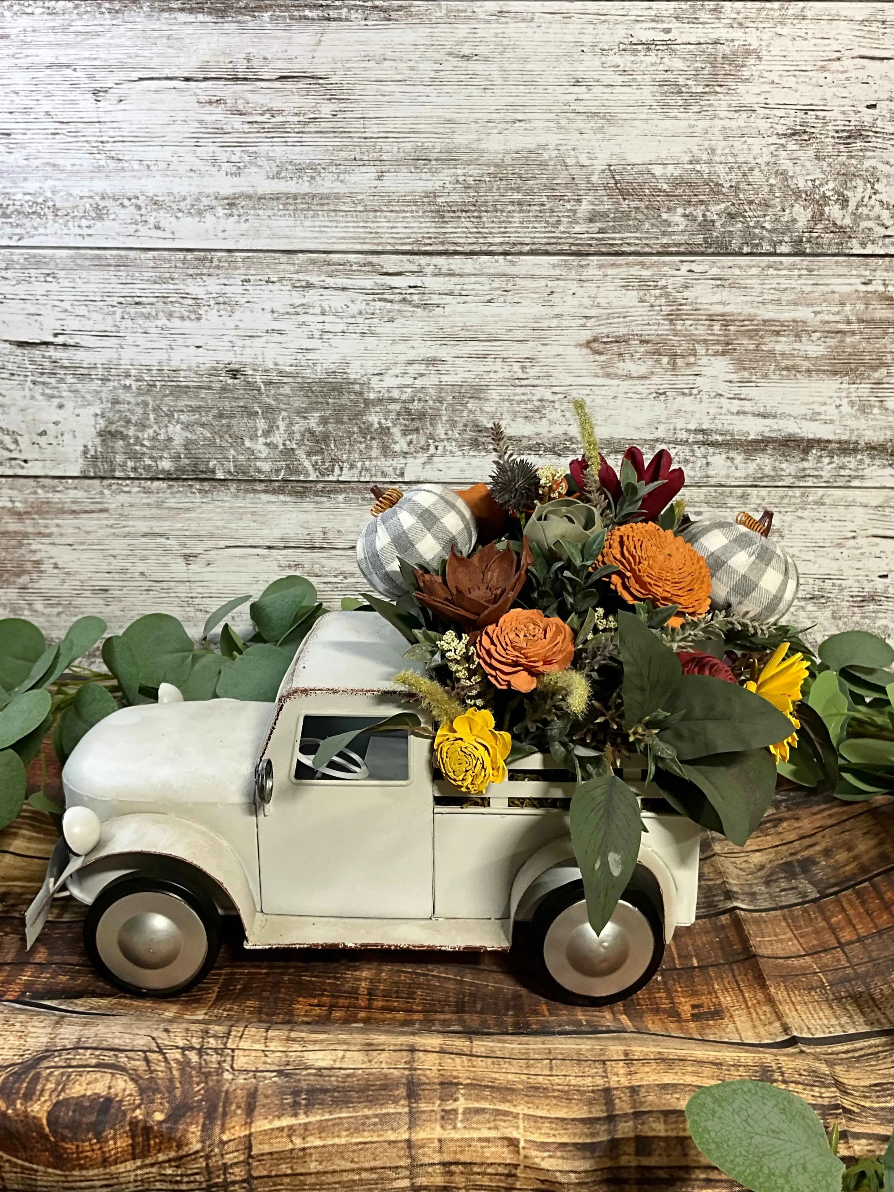 Vintage White Farm Truck Decor with Fall Sola Wood Flowers - Decorative Centerpiece for Cozy Spaces, Entryway Home Decor