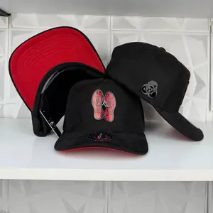 Suela roja plate SnapBack hat -black/red suede