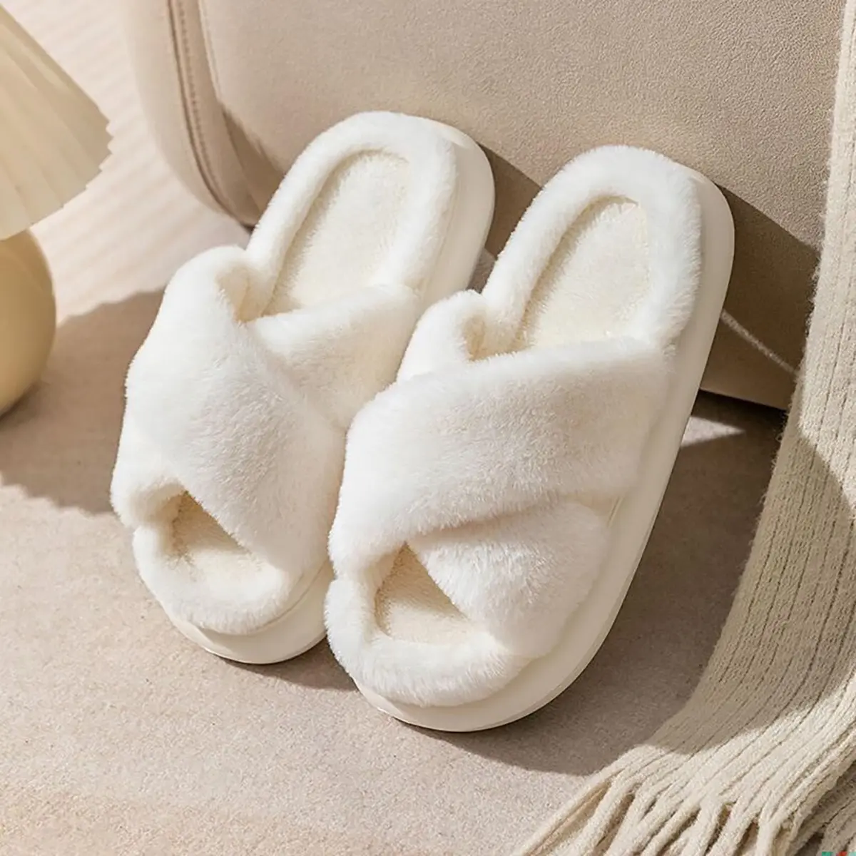 Fluffy Slippers Women House Flats Fashion Designer Winter Shoes Ladies Indoor Casual Plush Platform Footwear Elegant Large Size Soft Non Slip White