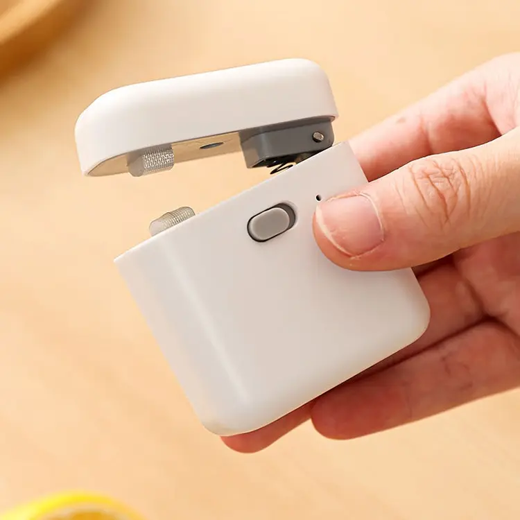 2026New Rechargeable 2 in 1 Snacks Mini Bag Sealer with Cutter Keep Food Fresh White Plastic Bag Sealer Ideal for Selling Bags