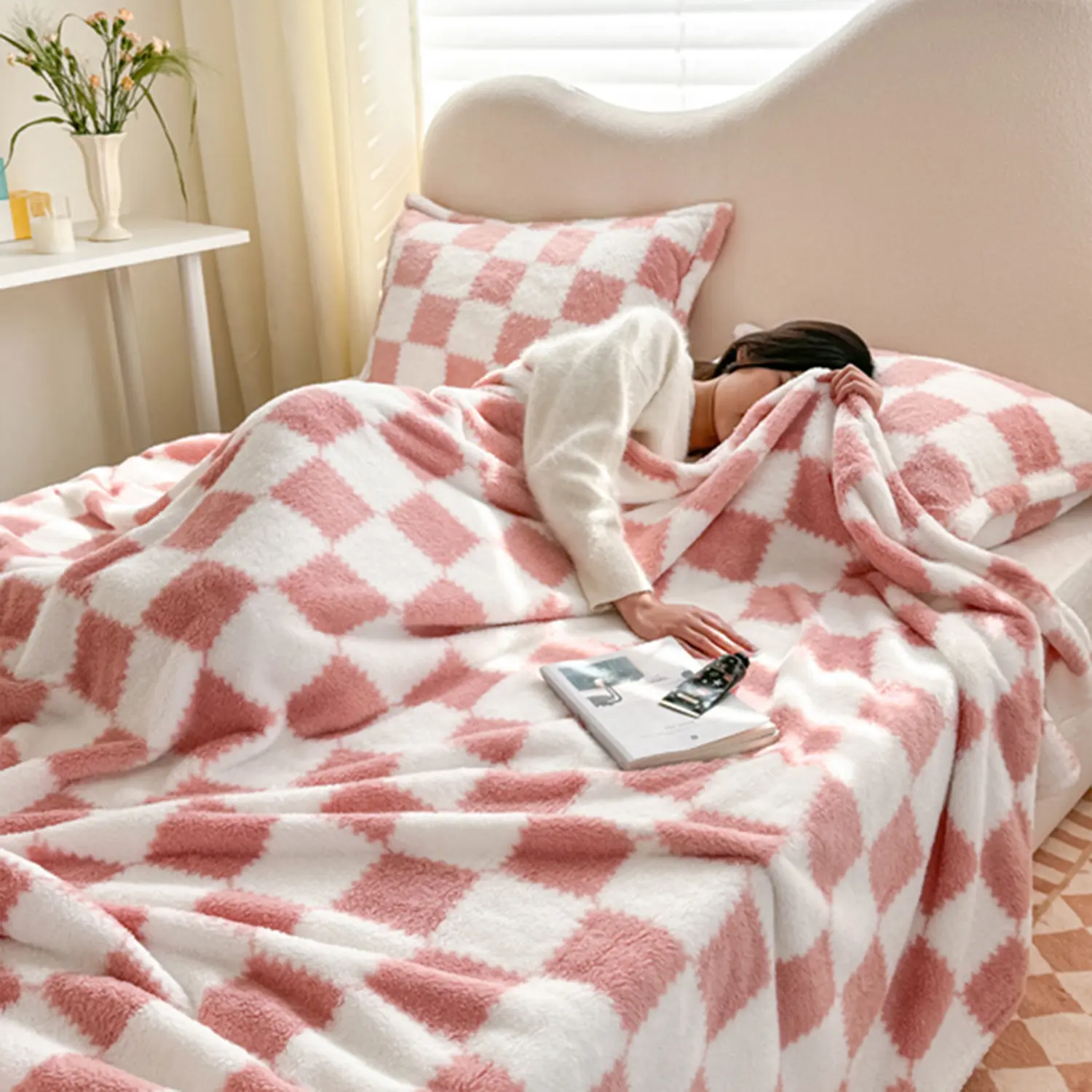 【Super Category】ROSEKIND Checkerboard Pattern Super Soft Blanket - Patterned Plush, Cozy Knit, Fluffy Fabric, Light Comforter Throws, Cloud Soft for Cool Relief, Ideal for Sofa/Chair,  Flannel Plush Throws, Room Decor, Home