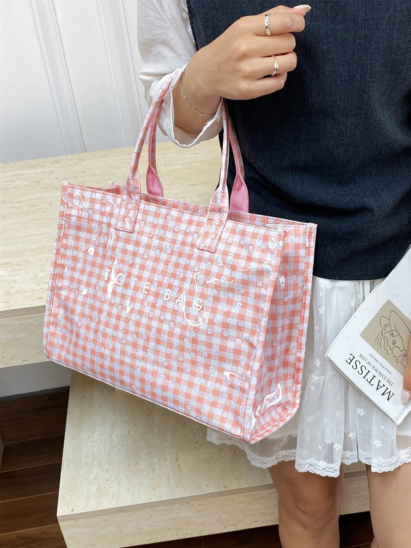 2026 Spring Summer New Clear Grid Flower Pattern PVC Floral Tote Bag, Stylish Tote Bags, Large Capacity Waterproof Handbag, Letter Print Commuter Bag, Multi-Color Options