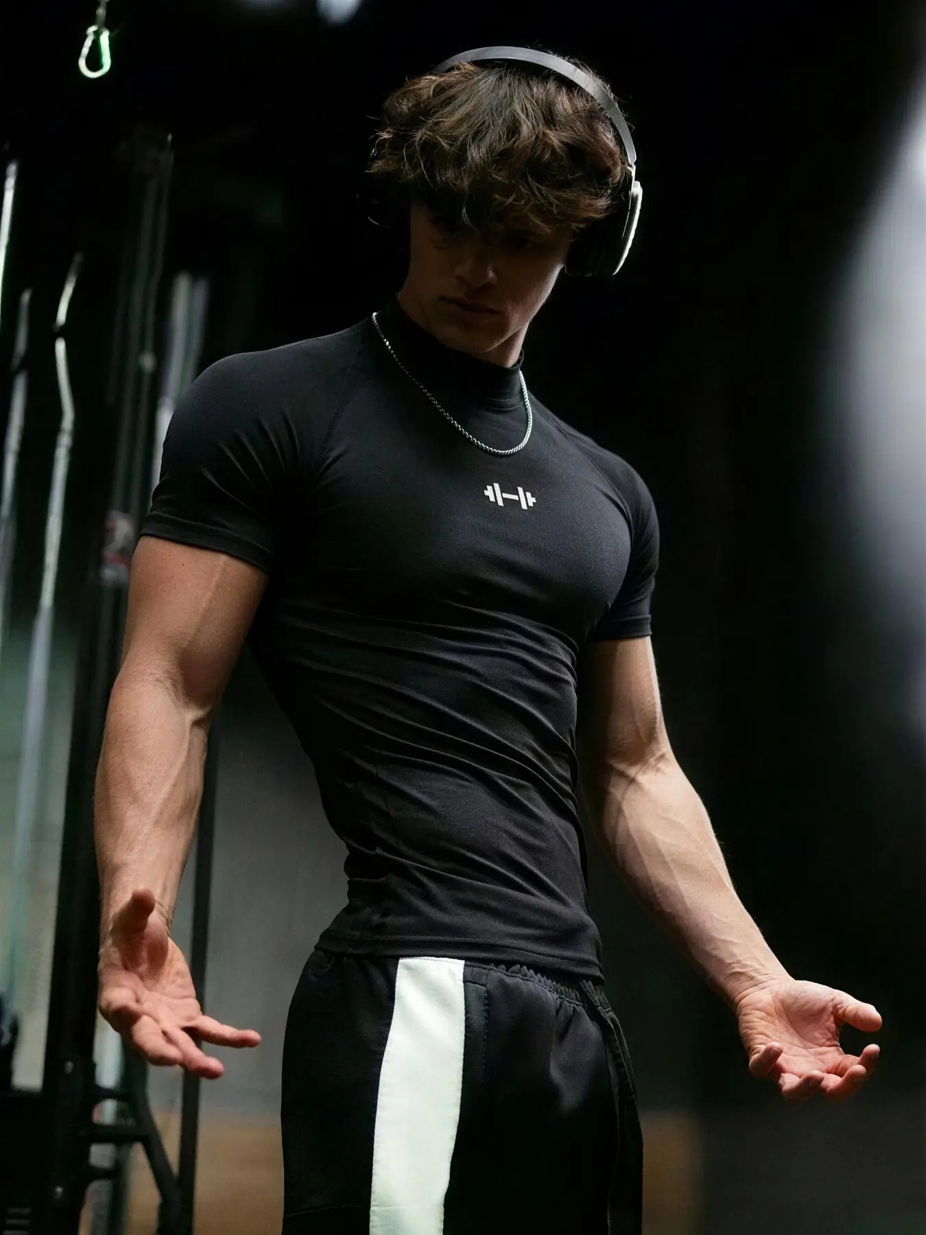 Men's Gym T Shirt, Mock Neck Short Sleeve Slim Fit Training Top, High Stretch Polyester Blend Workout Shirt for Intense Training, Strength Workouts, Fitness Athletic Streetwear Style and Daily Casual Wear, Fitness Exercise Wear, Fitness Activewear, Black