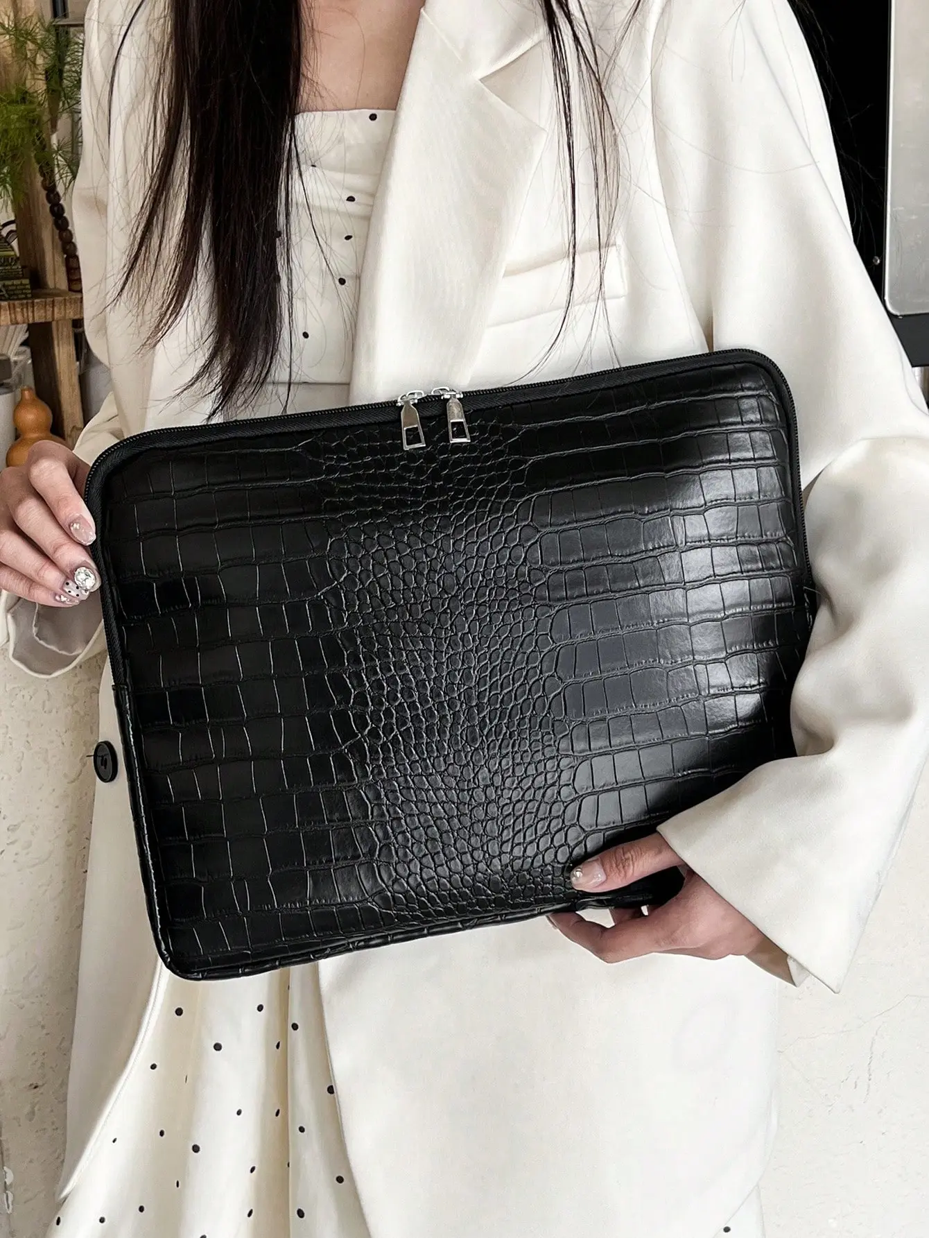 Minimalist Laptop Bag - Multi-Size Textured Organizer Pouch, Luxury Crocodile-Pattern Zippered Sleeve, Laptop-Friendly Multi-Format Notebook-Style Protect Bag for MacBook, College Essential Black Case, Laptop-Friendly Laptop Bags, Multi-Format Laptop Bags