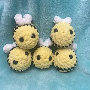Crochet Plush Mini Bee Keychains - Soft and Adorable Design for Keyring or Display