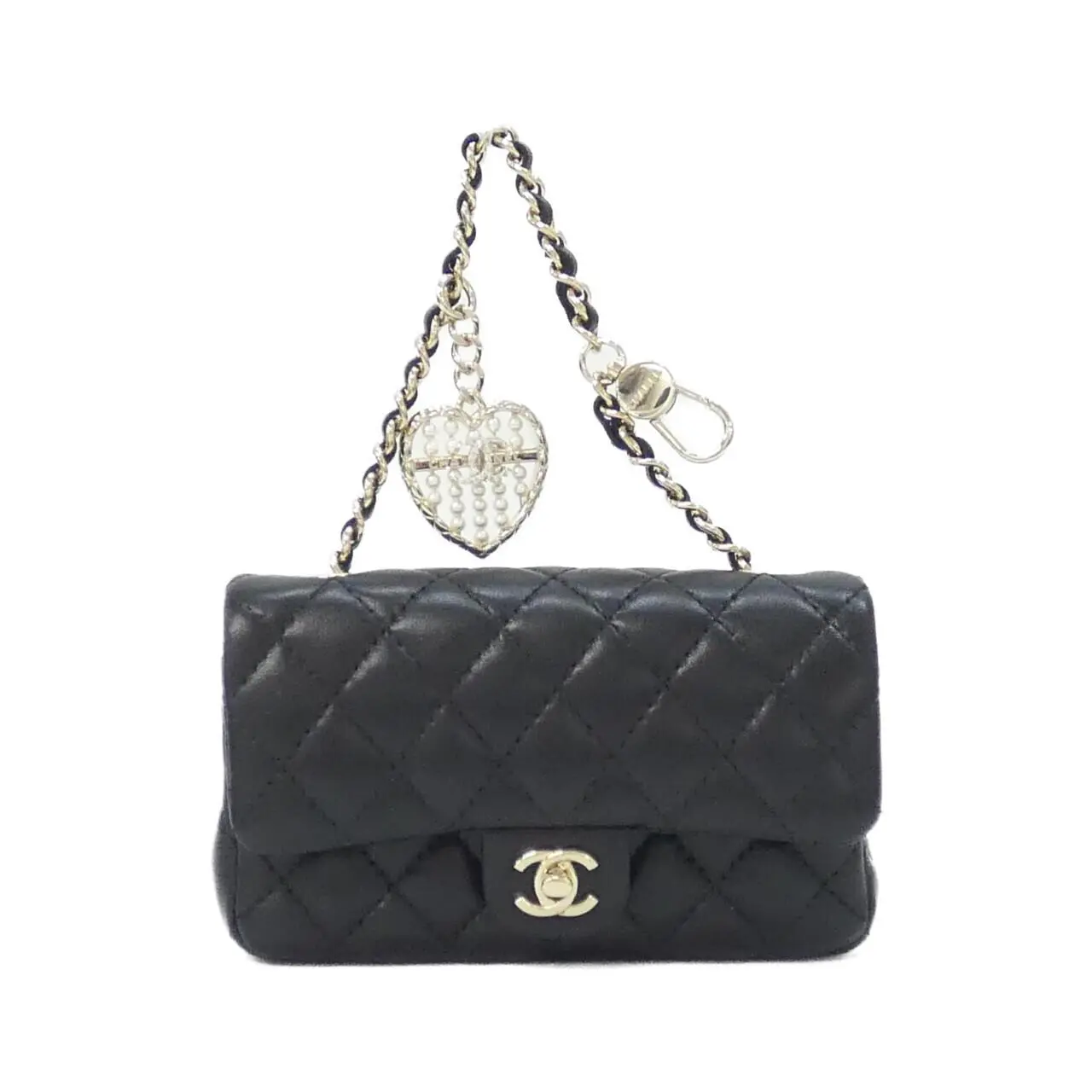 Pre-owned CHANEL Lambskin Small Leather Goods AP4760 key holder charm