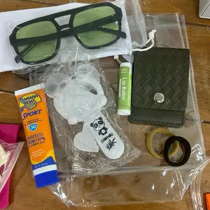 Fashion Accessory Set - Clear Tote Bag and Sunglass Bundle