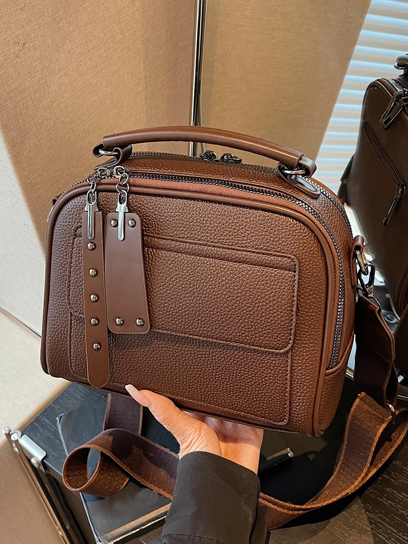 Fashionable one-shoulder handbag, textured versatile crossbody bag, trendy niche design commuter bag, Fashionable versatile purse, Stylish Crossbody, suitable for daily commuting, matching, Fashionable Bags