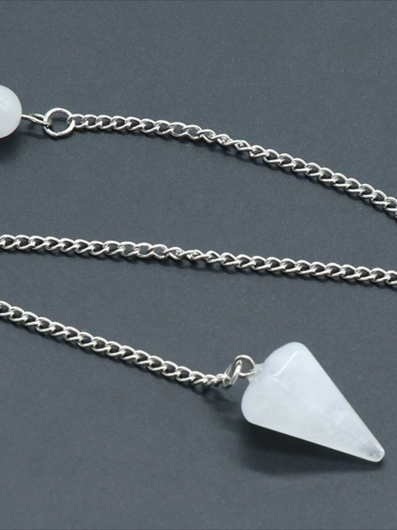 1pc Yellow Jade Quartz Pendulum with Silver Chain, Solid Natural Stone Dowsing Tool for Chakra Balancing & Reiki Healing Meditation, Divination Crystal Pendulum, Crystal Pendant Necklace, Pendant Design, Necklets, Perfect Gift for Mom