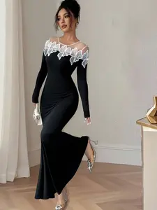 A fashionable elegant black mesh patchwork lace dress for women, with mesh patchwork off the shoulder, slim fit to show off the figure, suitable for commuting to work, shopping and outdoor activities, indoor and outdoor dressing