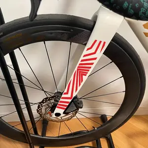 1SET Red & White Geometric Dynamic Line Sticker, Suitable for Road Bike Fork/Frame/Helmet/Skateboard Deck/Luggage, Cycling-Style Decor Decal, Waterproof & Wear-Resistant, Inject Speed and Passion Vibe into Your Gear