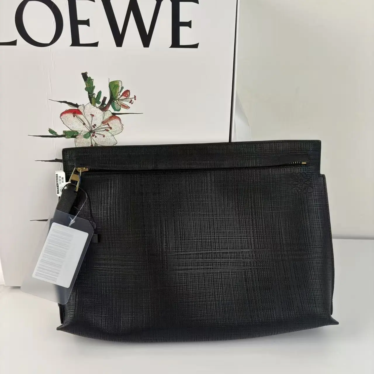 Pre-owned Loewe T Pouch in Textured Leather