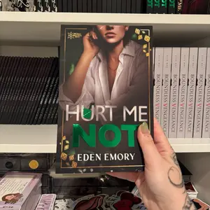 [DAMAGED COPY] Hurt Me Not: A Sapphic bully romance