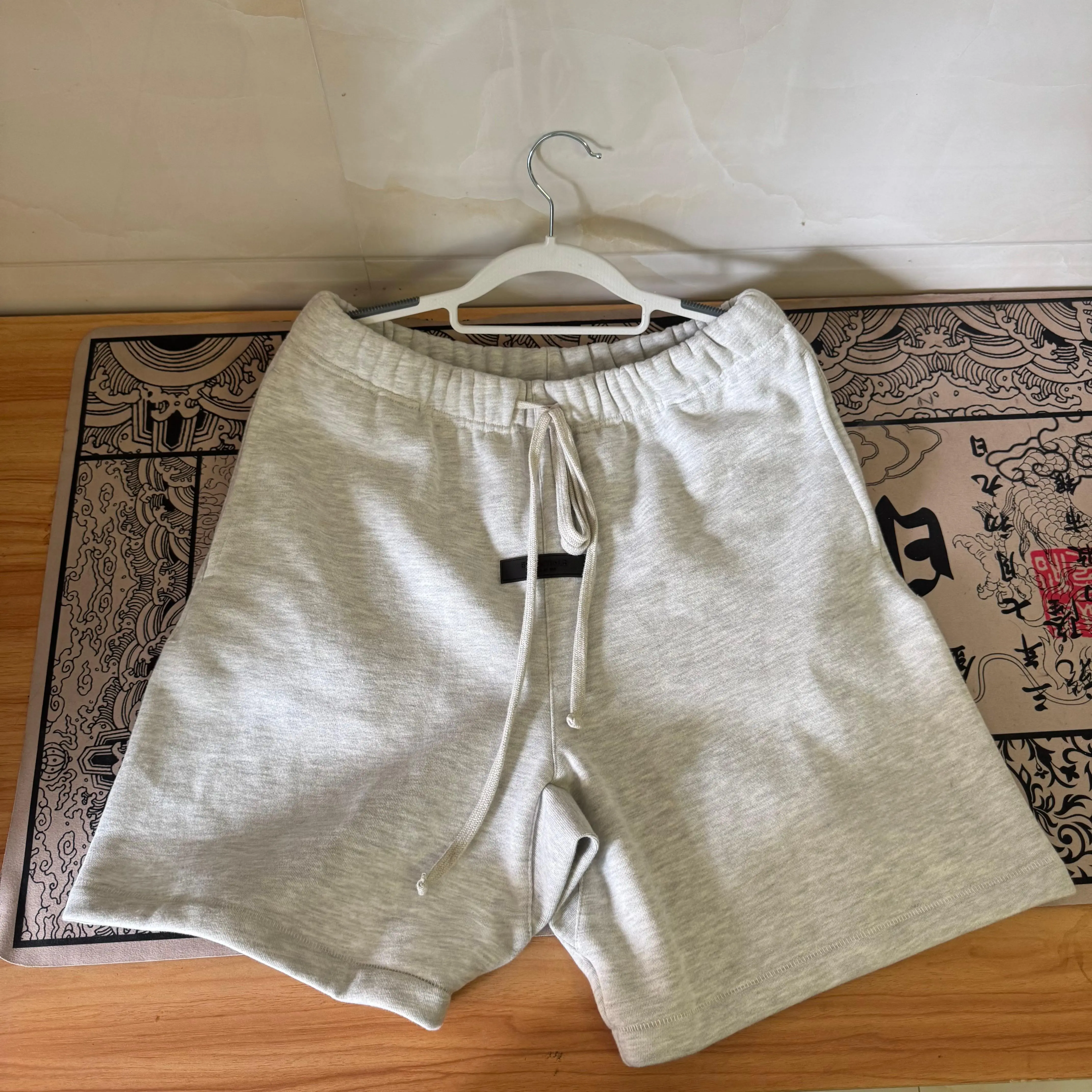 Shorts Light Oatmeal Comfortable Gray Drawstring Shorts with Elastic Waistband and Pockets for Everyday Wear