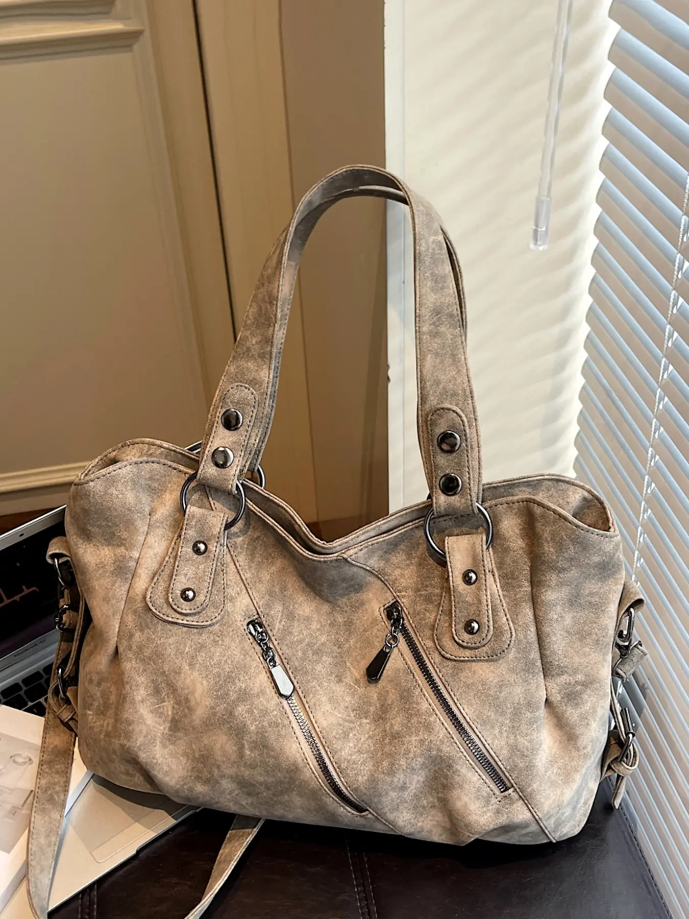 Retro motorcycle style tote bag, simple and casual textured one-shoulder underarm bag, one-shoulder crossbody commuter bag, Pu Tote Satchel, Everyday shoulder bag, Crossbody Bags