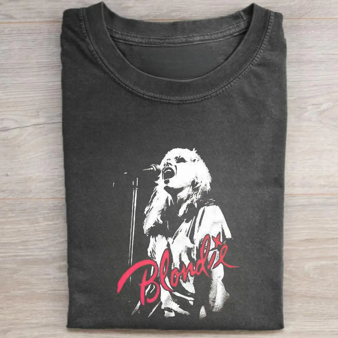 Vintage Blondie Music Graphic Tee - 80s Punk Aesthetic T-Shirt - Music Band T-Shirts - 80s Retro Shirt - Rock Band Tees - Gift for Fans of Blondie - Top Menswear Womenwear Streetwear