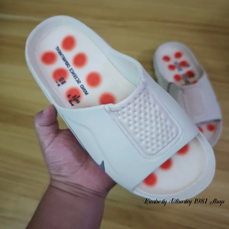 Trendy and fashionable slippers, breathable for massage, comfortable and durable, suitable for both men and women