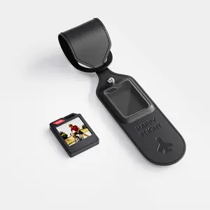 PhotoTag: Customizable e-ink tracker（with  Luggage Tags ） for keys, wallets, luggage. Compatible with Apple Find My . Displays photos and emojis.  Up to 10 months of battery life and  IP65 waterproof. Replaceable battery.