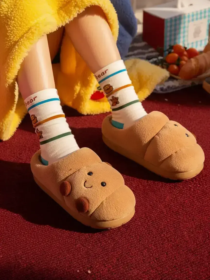 Cartoon Croissant Ultra-Soft Plush Slippers, Fuzzy House Slippers for Autumn Winter, Warm and Cute Home Shoes for Men Women Couples, Cozy Indoor Footwear, Fluffy Home Slippers