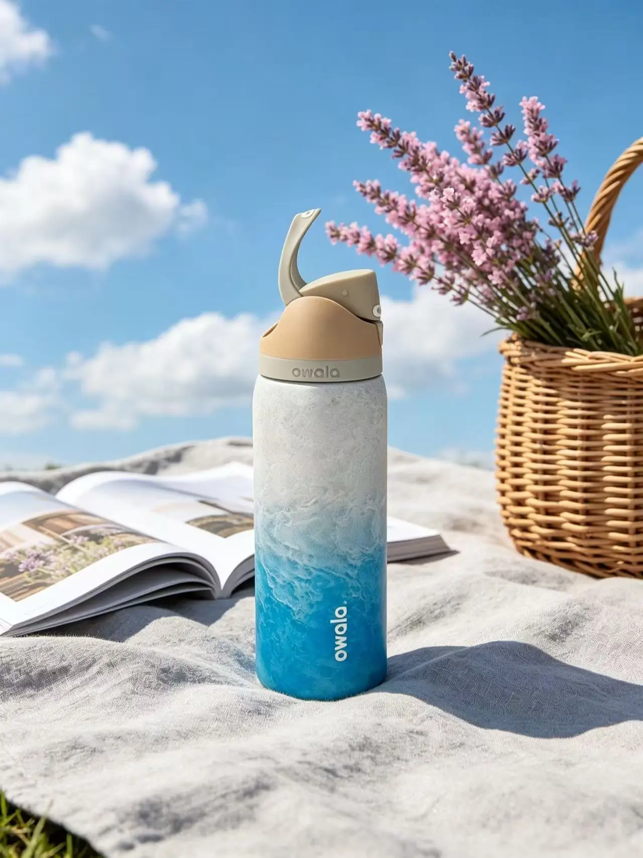 Owala 24 oz insulated stainless steel water bottle, ocean wave blue and white gradient texture leak-proof travel bottle with carrying ring, leak-proof water bottle, with 24-hour refrigeration function