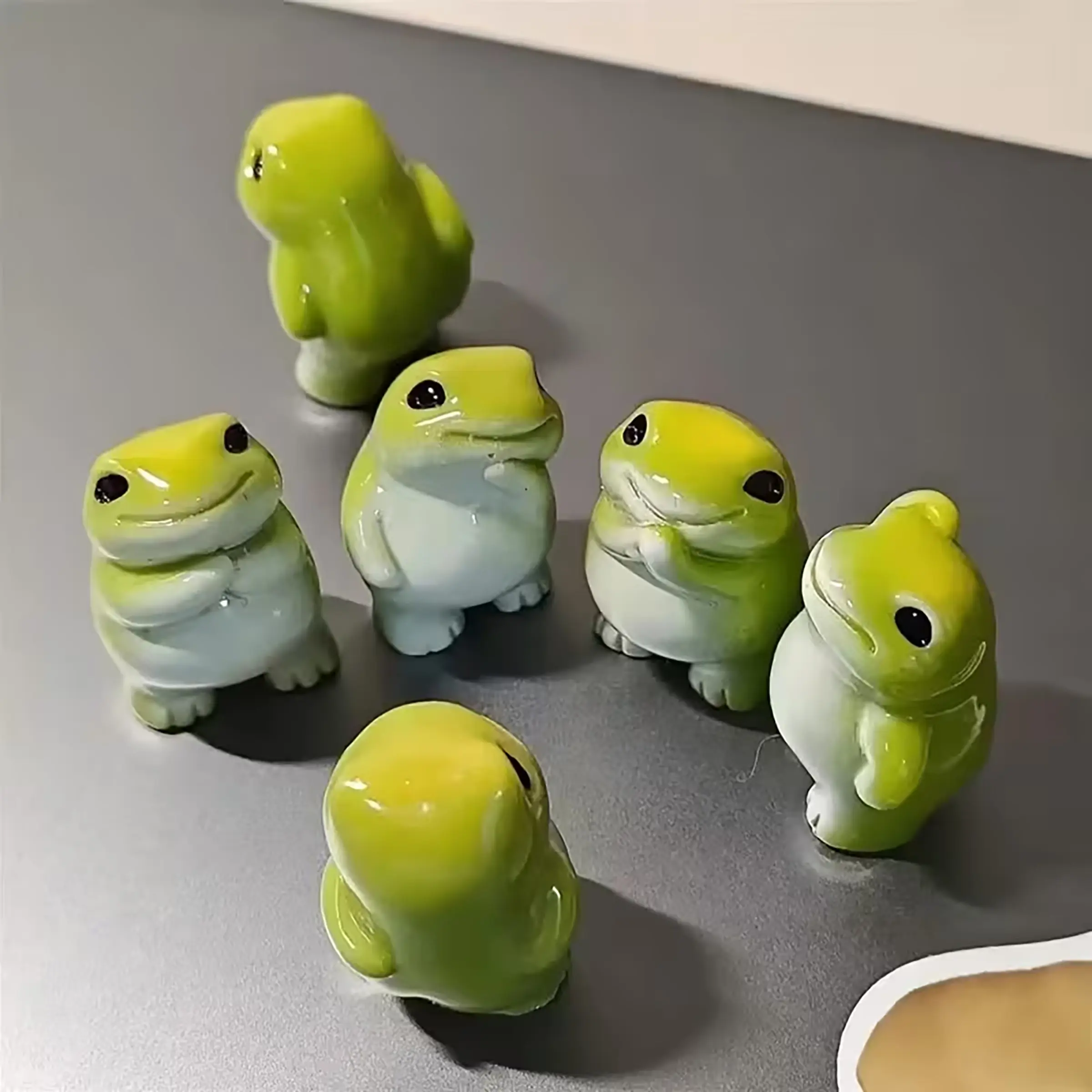10 Random Fun Desktop Frog Ornaments, Decorative Figurines, Resin Sculptures, Resin Animal Sculptures, Cute Desktop Decoration, Decoration Figure, Relaxing Office Ornaments, Car Ornaments, Desktop Handmade Ornaments, Ideal Gifts for Family and Friends