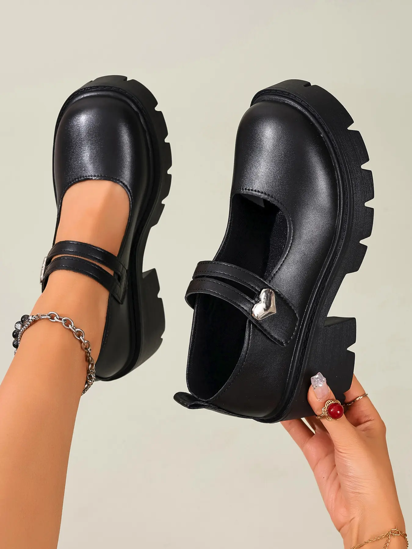 Women's Thick Sole Chunky Heart Buckle Round Toe Mary Jane Shoes, Classic Mary Janes, Fashion Outdoor Versatile Style, Suitable for Daily and School Wear