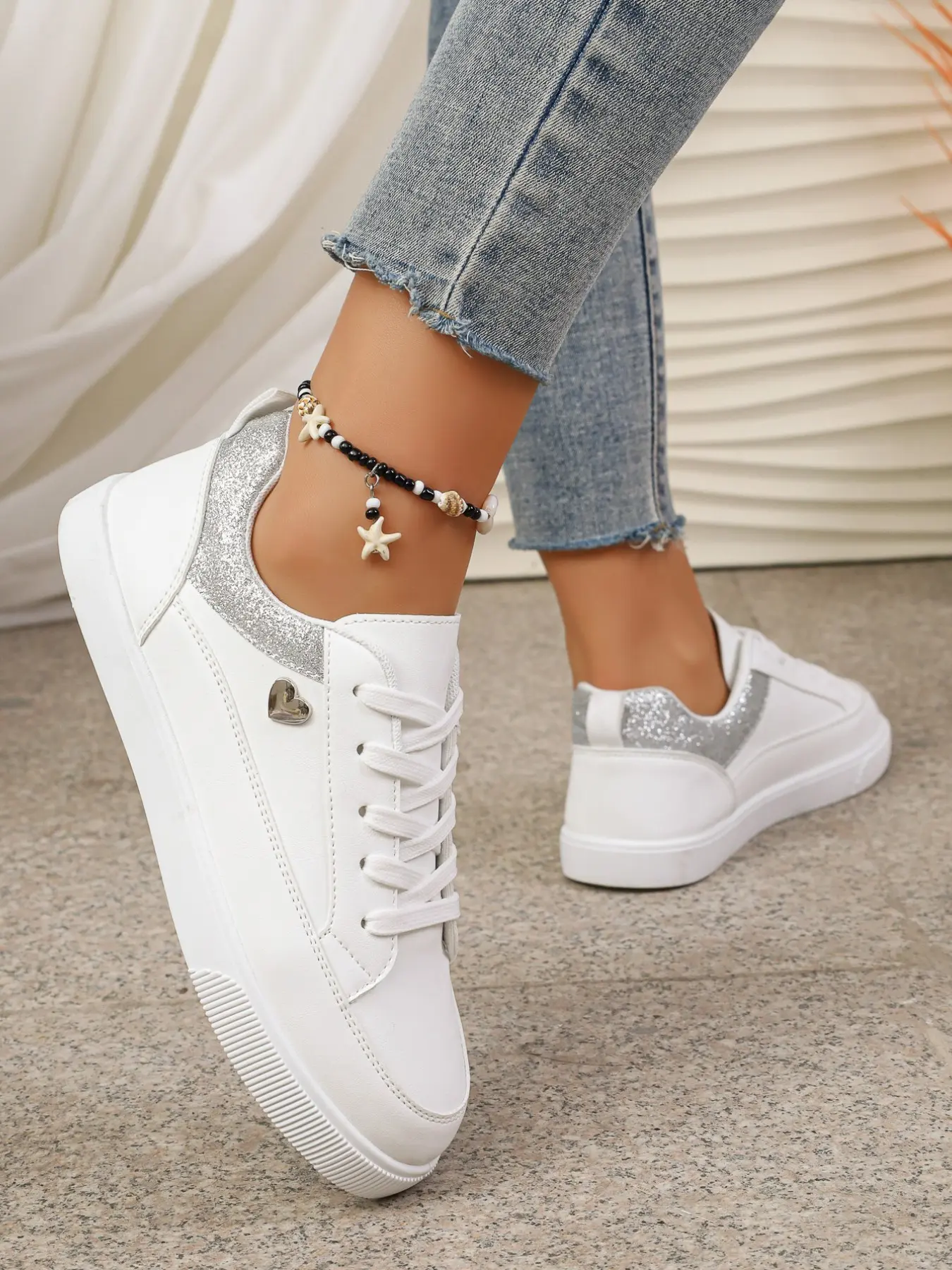 Heart Silver Color Sneakers Women 2026 New Leather Thick Sole Casual Board Shoes Sweet Girl Style Commuter Shoes, Walking Shoes, Casual Footwear, Casual Fashion Shoes