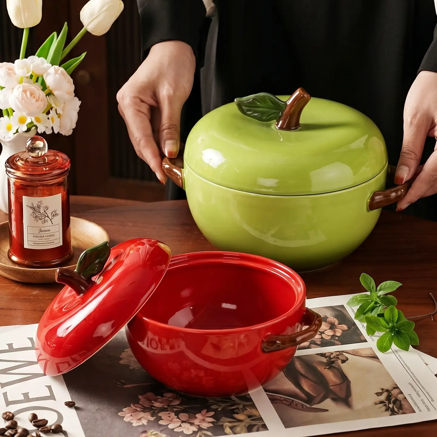 HongDian Red Green Apple Lidded Soup Bowl,Double Handle Ceramic Pot,Hand Painted Craft,Premium Porcelain,8/7.5 in,1650/800ml 56/27 oz,SGS Tested Underglaze Fade Resistant,Microwave Dishwasher Oven Sterilizer Safe,Soup Stew Baby Food Family