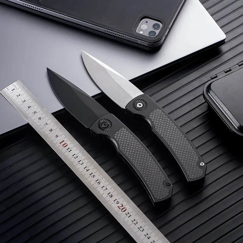 Portable carbon fiber texture handle folding utility knife, available in two colors, a versatile tool for everyday outdoor use