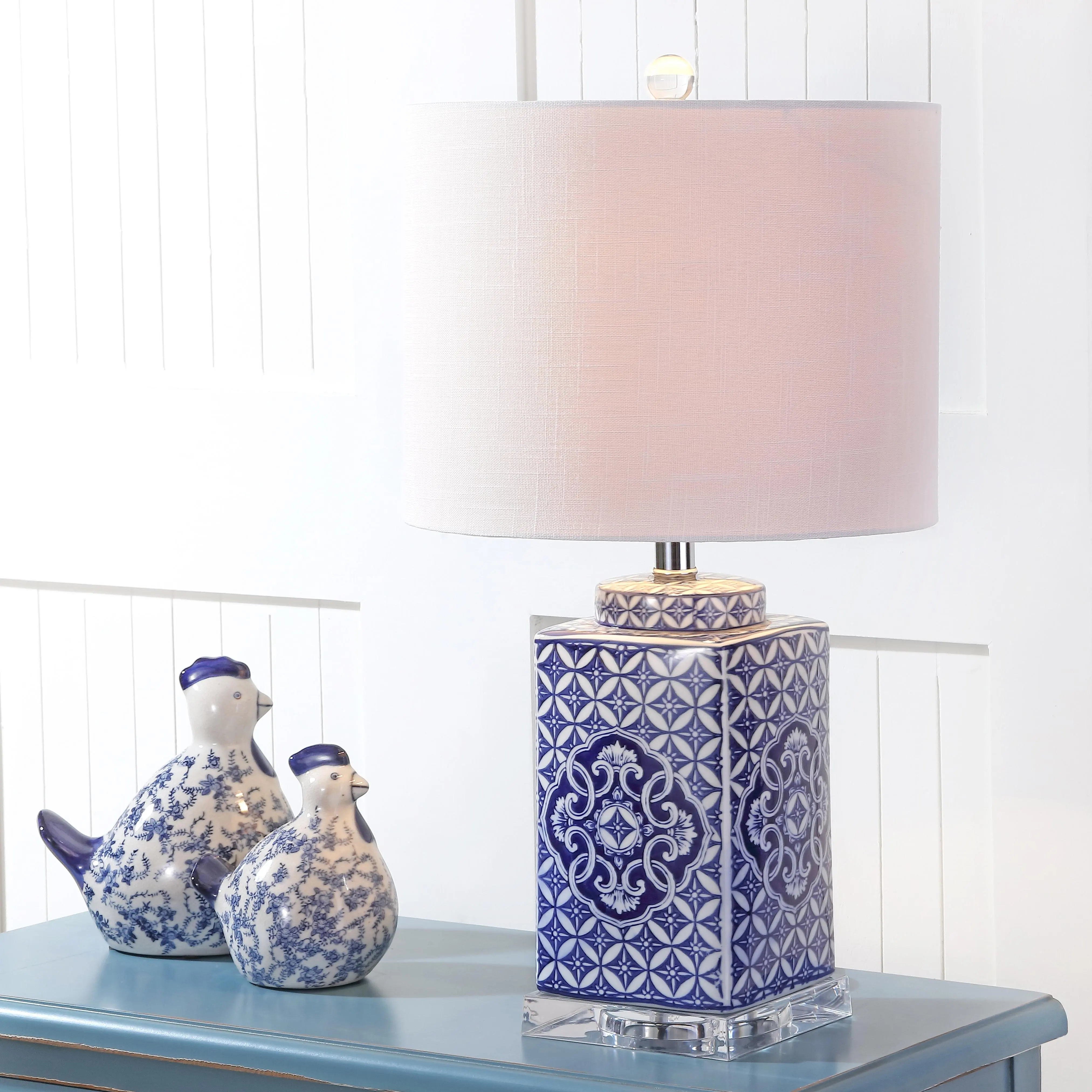 JONATHAN Y Choi Chinoiserie Ceramic Table Lamp 23", Blue/White | Traditional Hand-Painted Pattern, White Linen Drum Shade, Clear Acrylic Base, Crystal Finial, LED Bulb Included