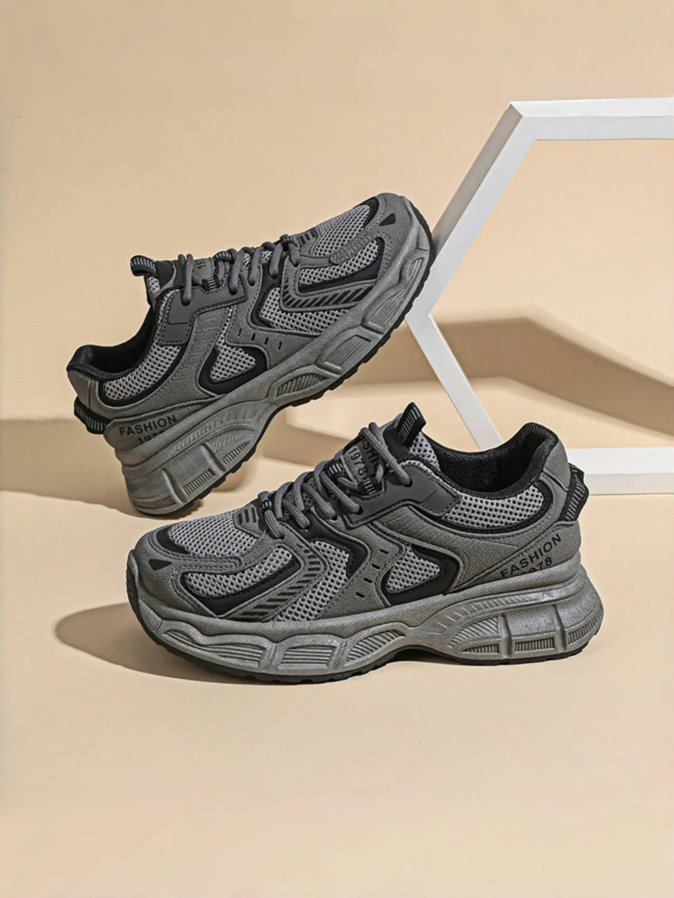 New Women's Silver Color Dad Sneakers, Lightweight Comfortable Breathable Running Shoes, Casual Style All Season Footwear, Fashionable Running Shoes, Walking Running Sneakers, Trendy Running Shoes, Sporty Running Fashion