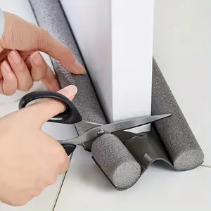 One piece of bottom door sealant - thickened, wear-resistant, flexible, windproof, dustproof, soundproof. Automatically rebounds and does not stick to the door. Made of plastic material.