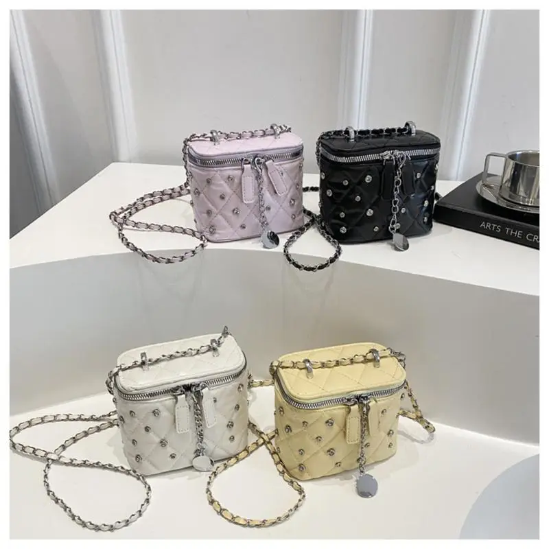 Women's Quilted Diamond Crossbody Purse - Metal Chain Mini Square Handbag, Korean Chic Lightweight Plain Casual Satchel for Evening, Boho Outfits, Purses For Women, Handbags For Women