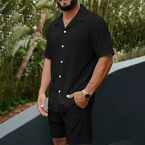 Men’s summer set featuring a crinkle-textured short-sleeve shirt jacket paired with casual, loose-fit, versatile shorts for beach vacations