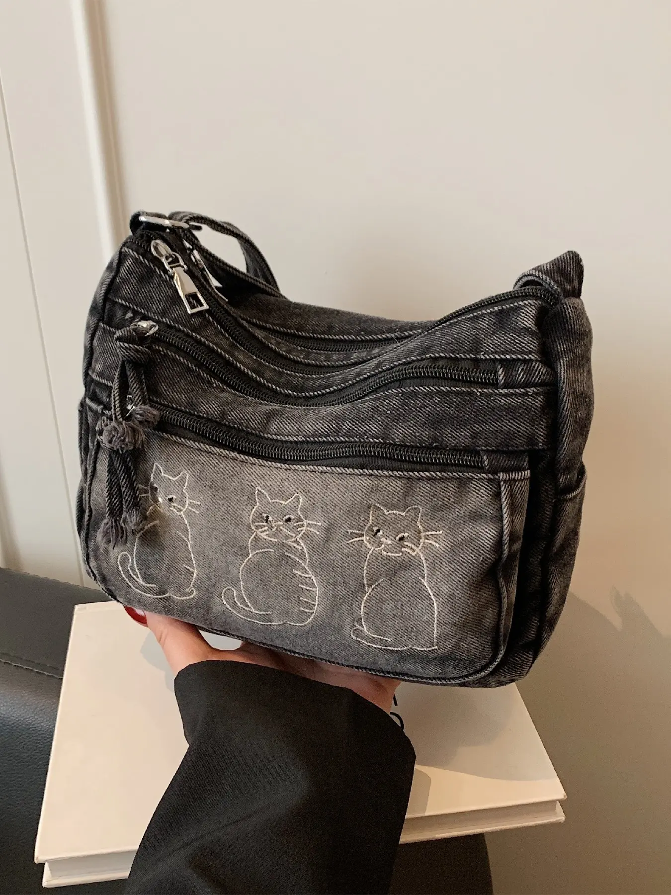Women's Fashion Casual Shoulder Bag Crossbody, Water Wash Denim Texture, Cat Embroidery Design, Multiple Pockets, Zipper Layers, Versatile Shoulder Bags, Crossbody Handbag, Crossbody Shoulder Purse, Fashionable Casual Bag