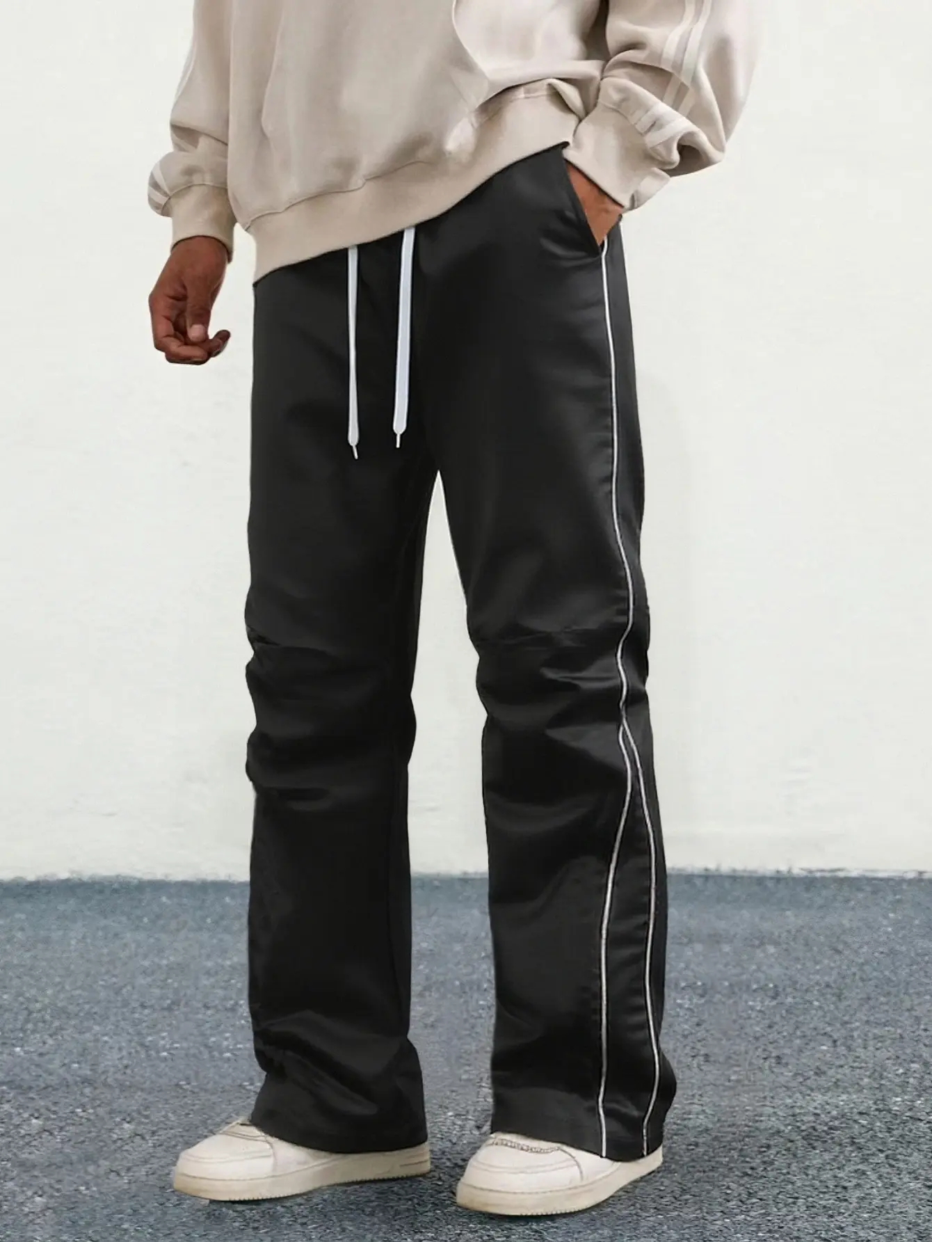 Men's Black and White Striped Sports Pants Loose Casual Athletic Trousers with Side Stripe Design Spring and Autumn Versatile Workout Pants Simple Fashionable Staple, Menswear, Straight Pants, Loose Fit, Side Stripes
