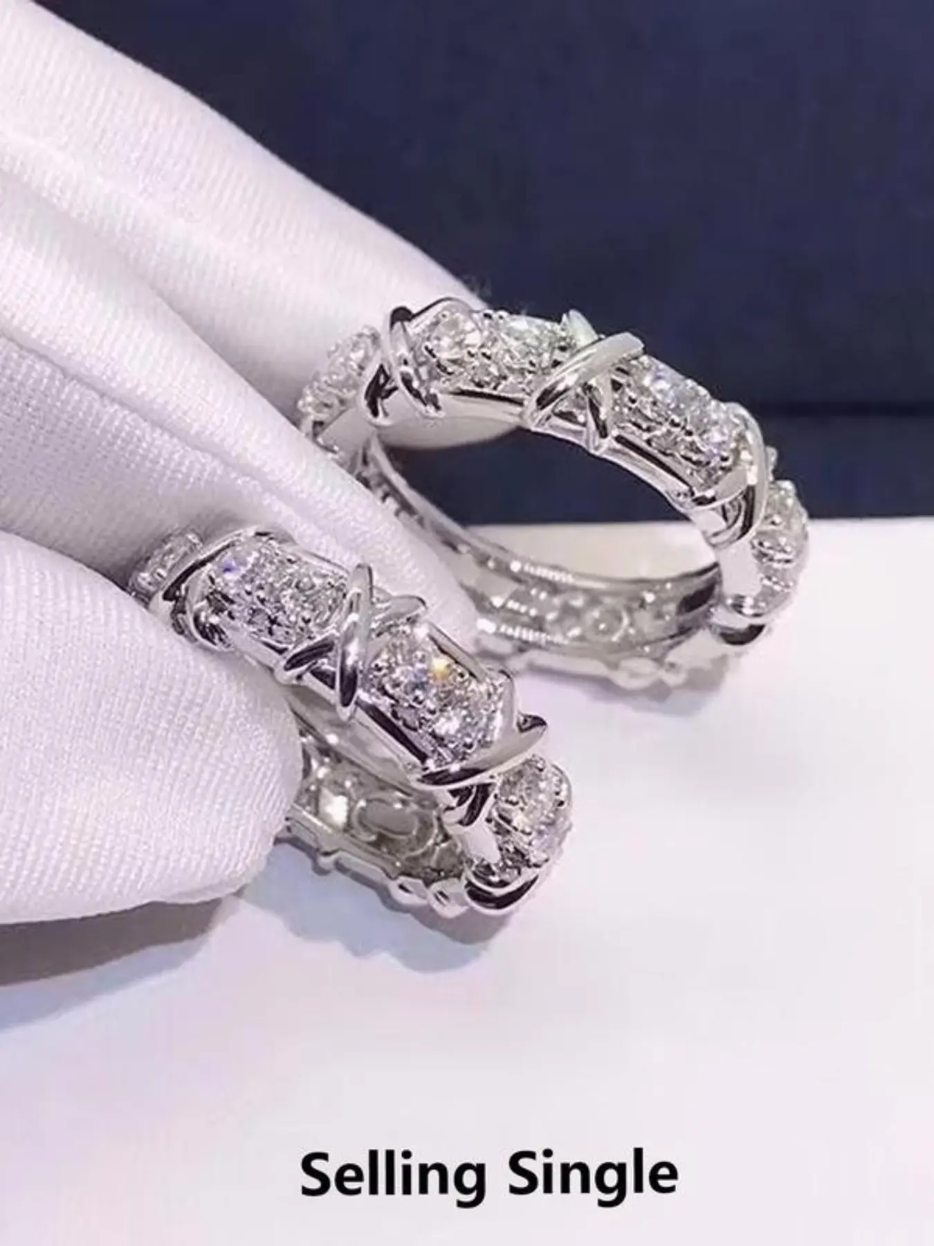 Luxury Sparkling Zircon Cross Ring for Women, Fashion Simple Circle Design, Elegant Everyday Ring, Unisex Party Jewelry, Perfect Gift for Girlfriend or Wife, Unisex Option, Elegant Glittering Ring, Unique Rings